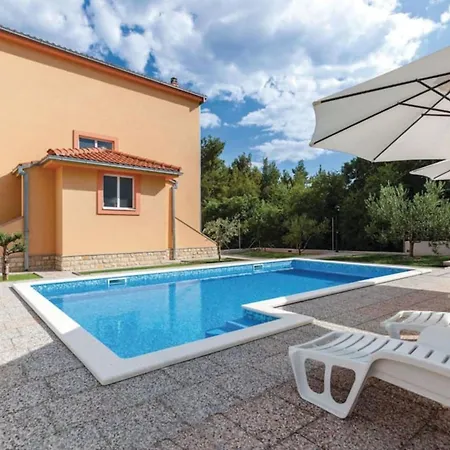 Apartment Chic And Stylish With Pool *